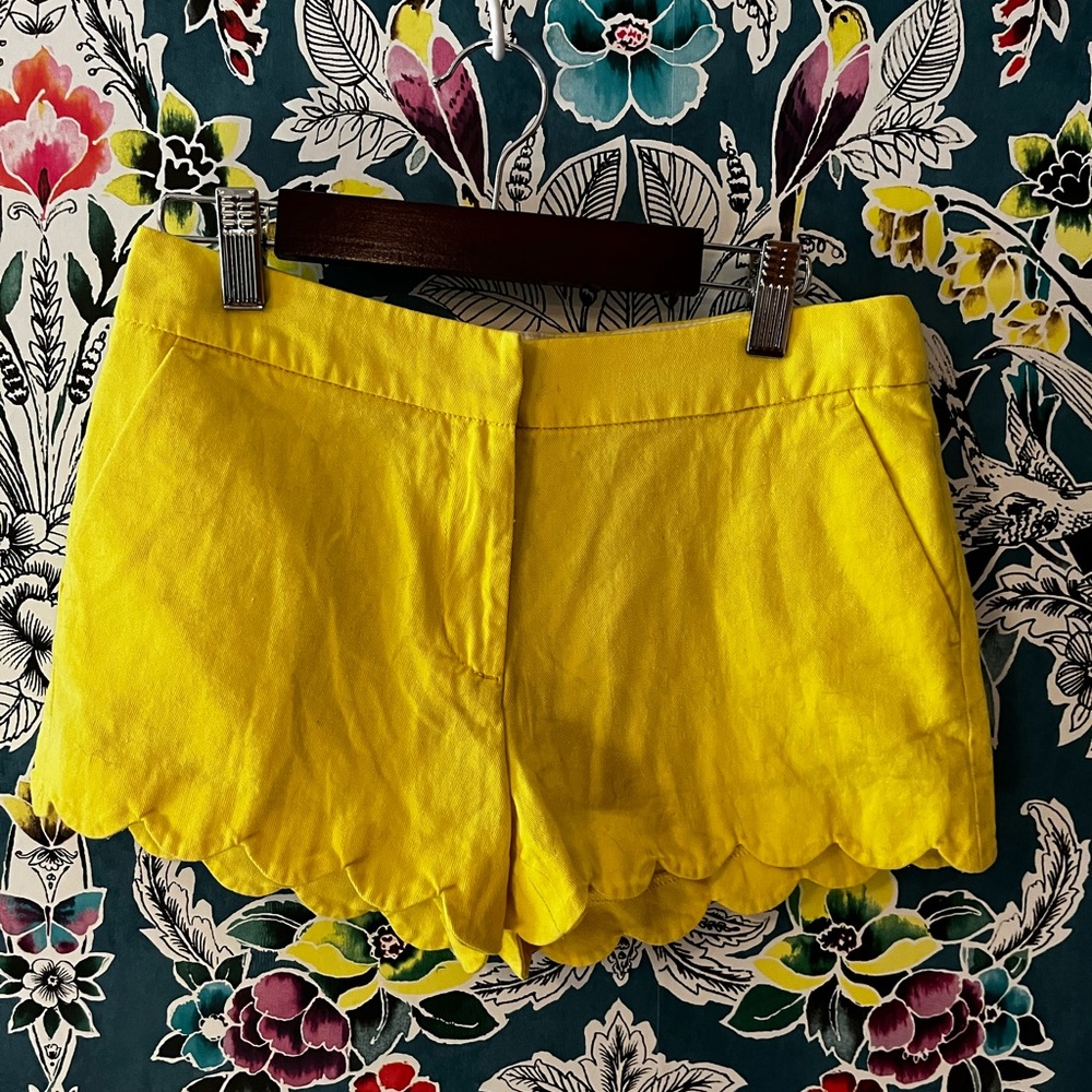 Crew cuts: Girls yellow (size 12) scalloped bottom flat front short